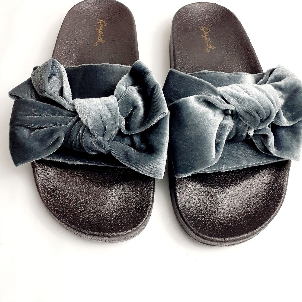 Qupid Women's Green Velour Bow Tie Slippers   Sz 7